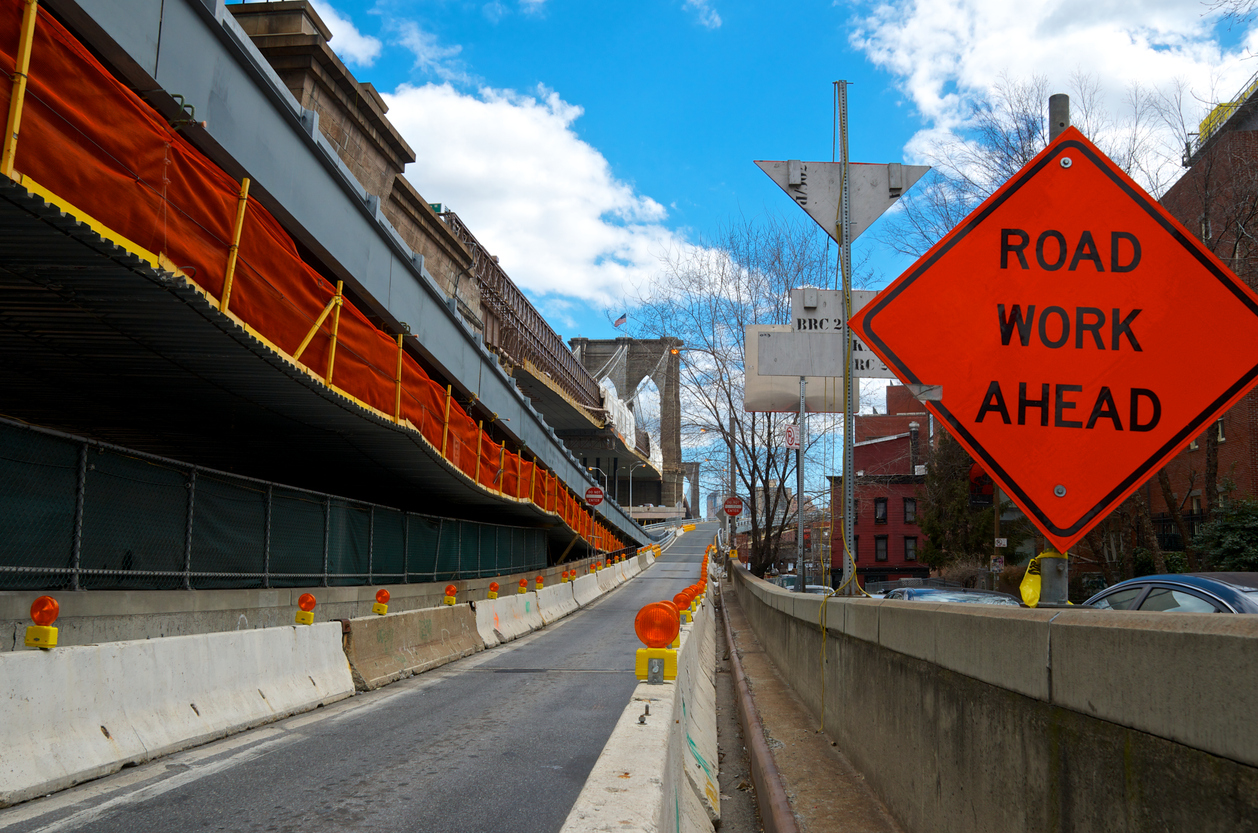 Wypadki na projektach DOT wymagają jeszcze dokładniejszej analizy, ponieważ wykonawcy muszą posiadać ubezpieczenia, które obejmują również agencję publiczną.